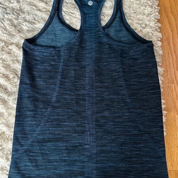 Lululemon top bundle - Picture 4 of 6